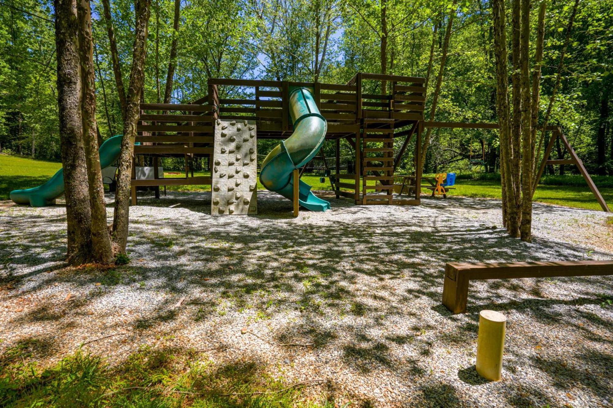 The Big Little Cabin - Hot Tub & Playground Dahlonega Buitenkant foto