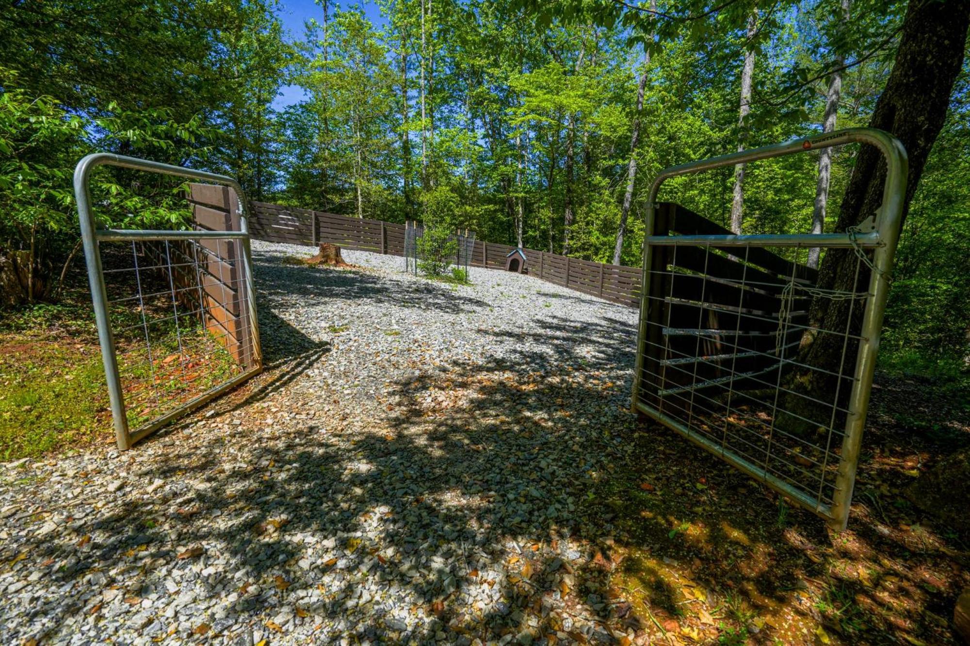 The Big Little Cabin - Hot Tub & Playground Dahlonega Buitenkant foto
