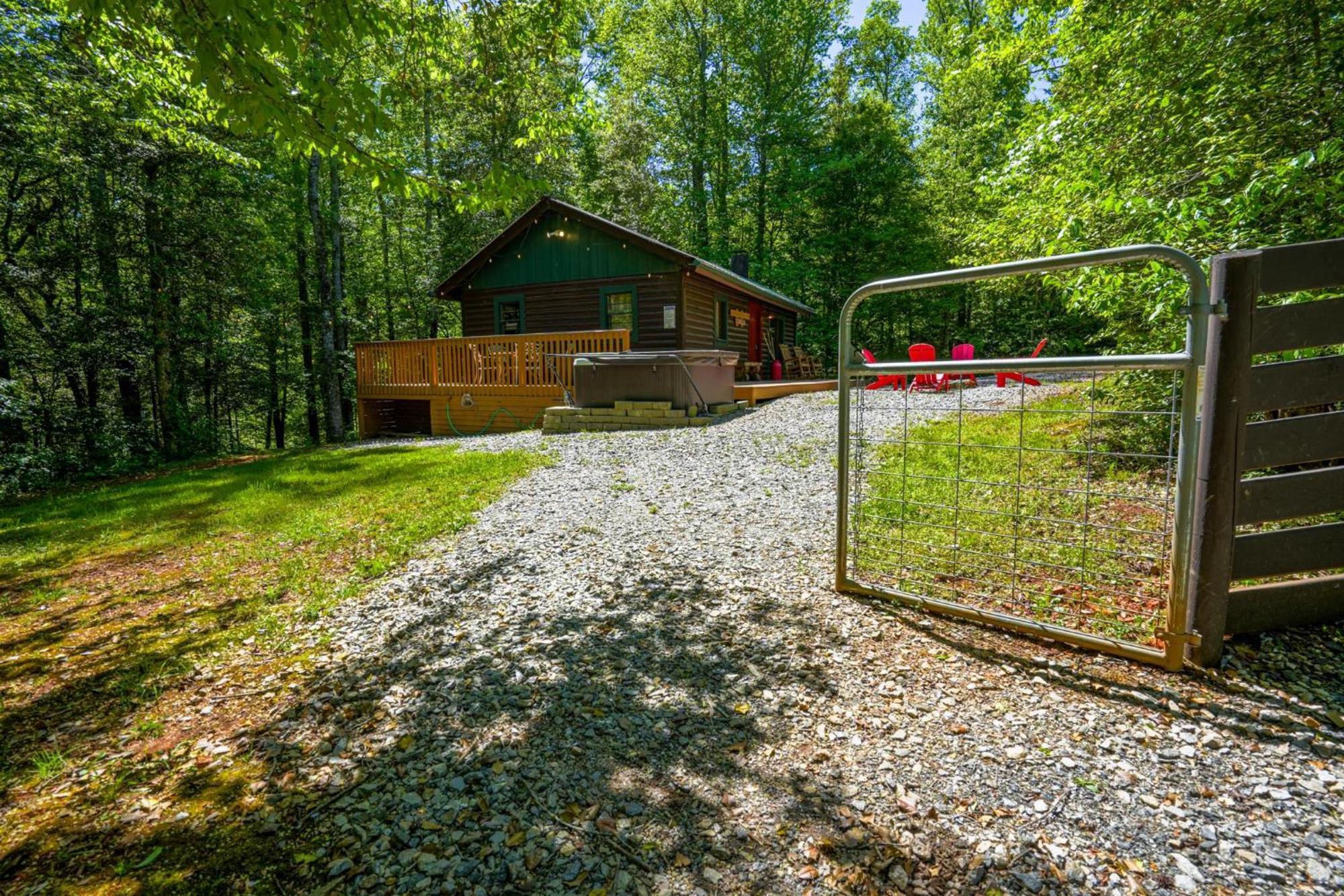 The Big Little Cabin - Hot Tub & Playground Dahlonega Buitenkant foto
