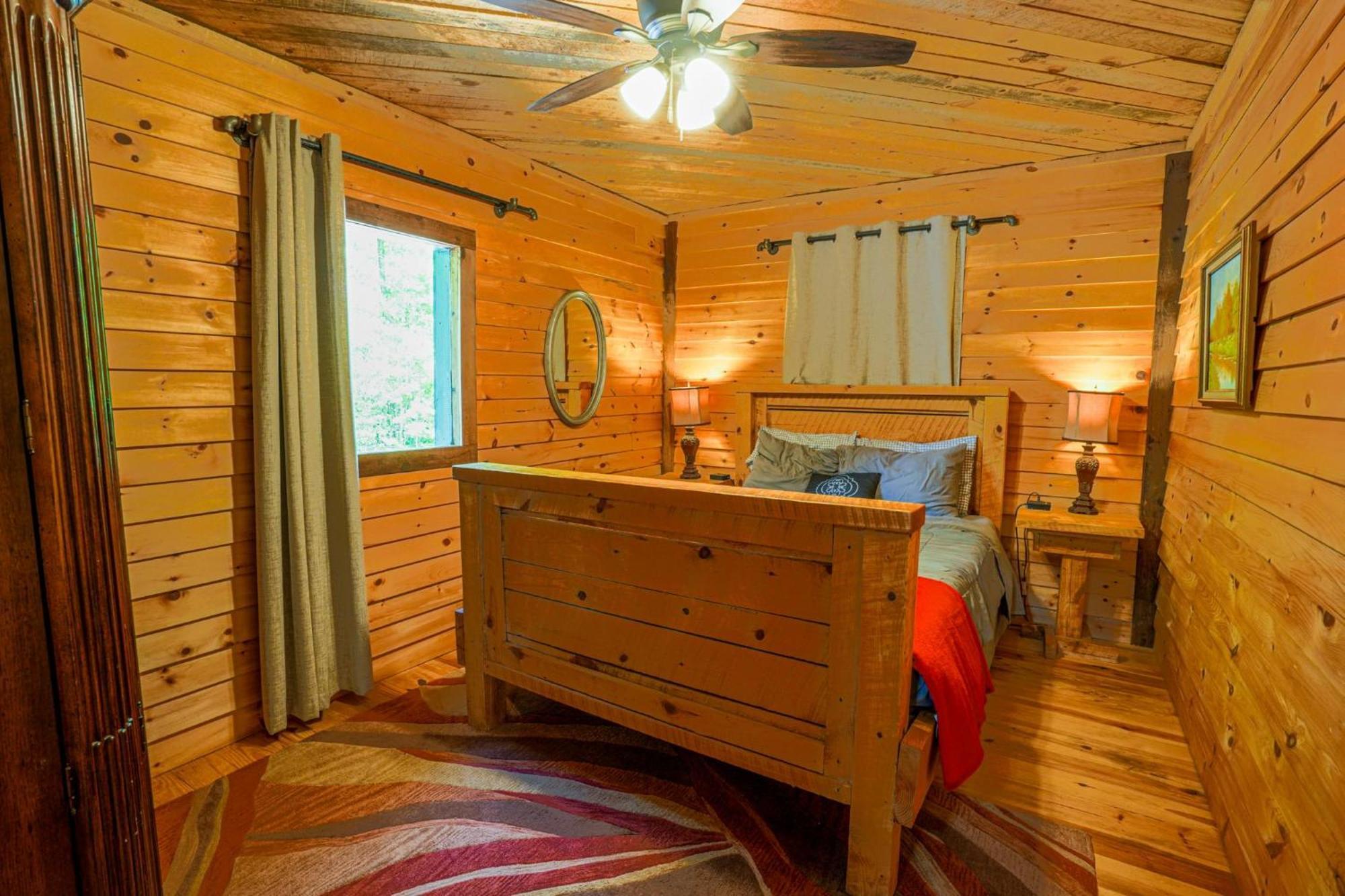 The Big Little Cabin - Hot Tub & Playground Dahlonega Buitenkant foto