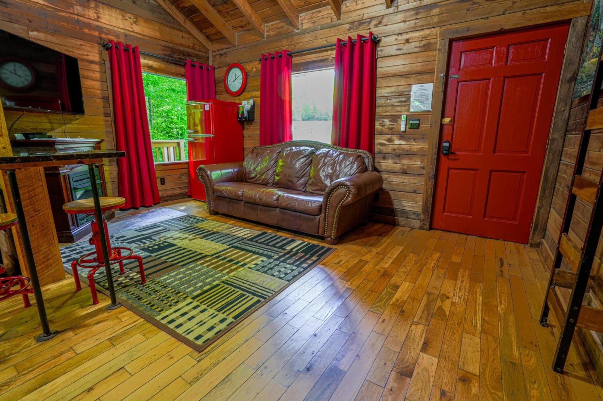 The Big Little Cabin - Hot Tub & Playground Dahlonega Buitenkant foto