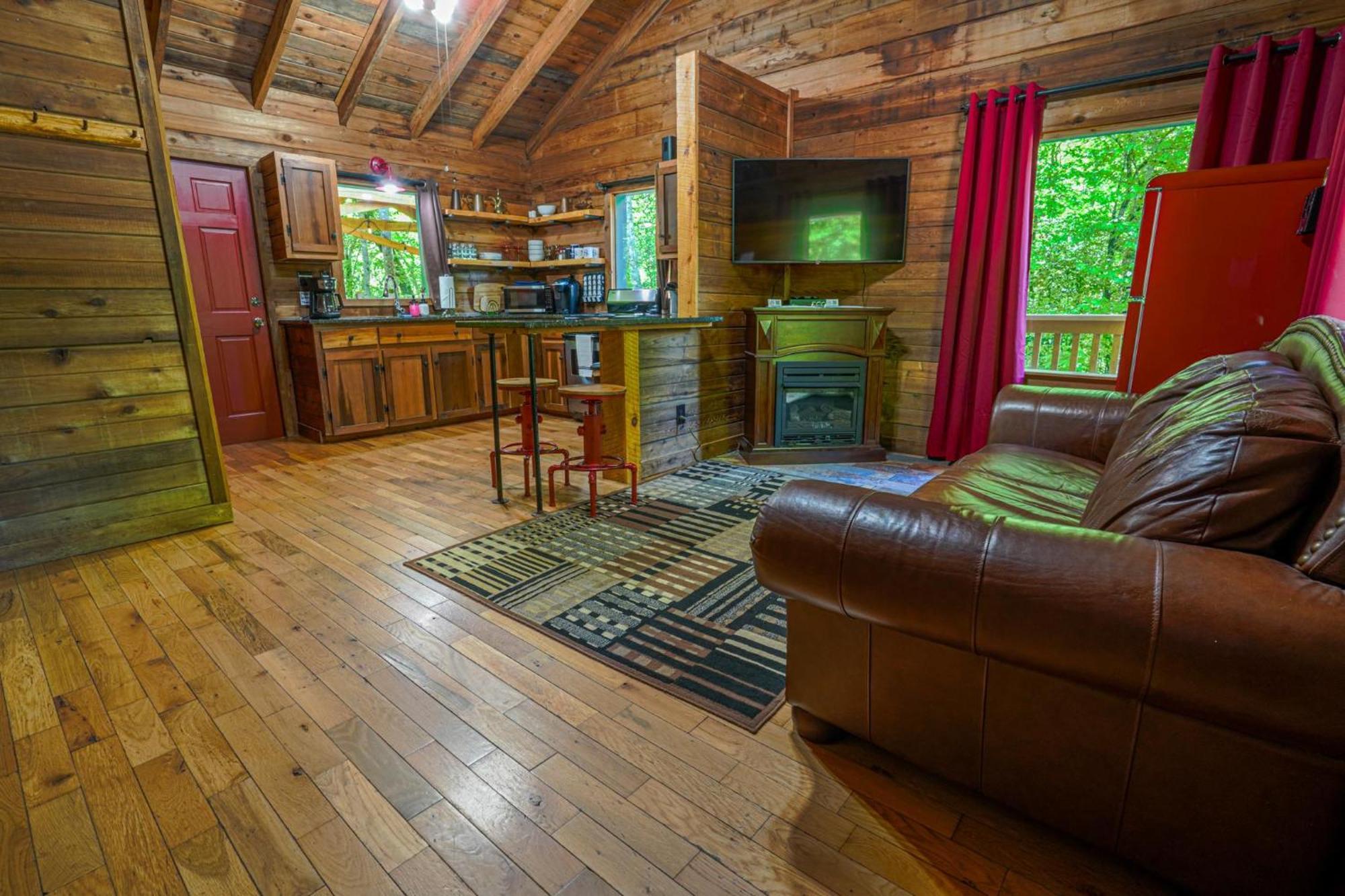The Big Little Cabin - Hot Tub & Playground Dahlonega Buitenkant foto
